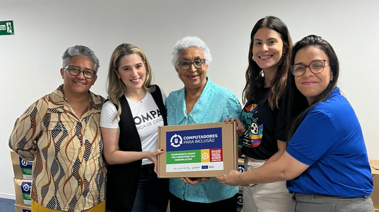  Recife ganha 30 novos Pontos de Inclusão Digital com entrega de 260 computadores Parceria entre Ministério das Comunicações e Prefeitura do Recife deve beneficiar mais de 40 mil pessoas com acesso à tecnologia e cursos de capacitação.