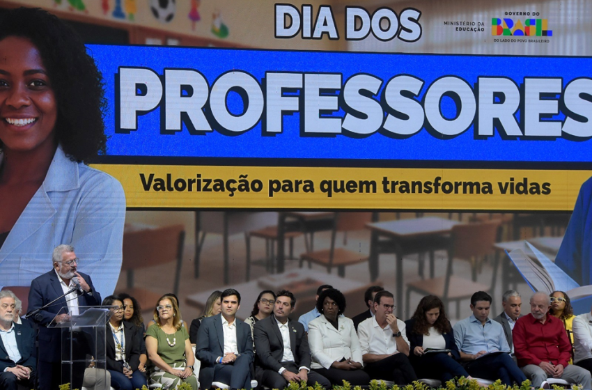  CAIXA lança pacote com benefícios exclusivos para professores na semana da categoria Até 17 de outubro, docentes da rede pública e privada terão redução em taxas de consignado, isenção de anuidade em cartões, facilidades em empréstimos e antecipação do FGTS como parte de ação em homenagem ao Dia do Professor.
