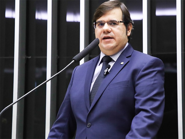  Fábio Rueda visita sede do União Progressista em Pernambuco e alimenta rumores sobre entrada na política Irmão do presidente nacional do União Brasil, médico cirurgião cardiovascular foi recebido por Eduardo da Fonte e Roberta Arraes; articulações indicam possível candidatura a deputado federal.