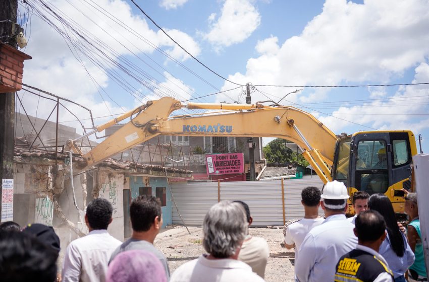  Governo inicia segunda etapa das obras do Mercado Público de Camaragibe Bloco 2 recebe investimento superior a R$ 10 milhões para construir 150 novos boxes, áreas de convivência e infraestrutura moderna após incêndio de 2022.