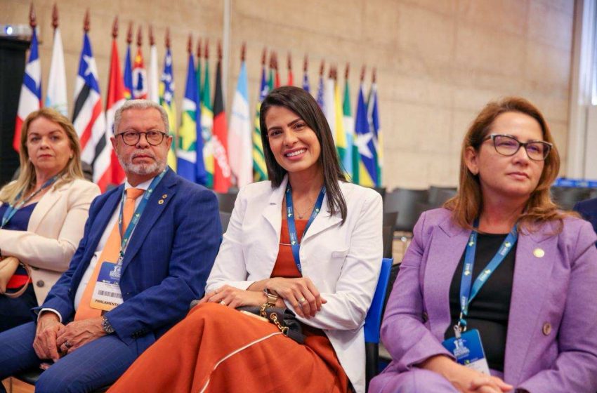  A Voz do Agreste no Planalto Central: Débora Almeida participa da 1ª Marcha Nacional dos Deputados Estaduais em Brasília