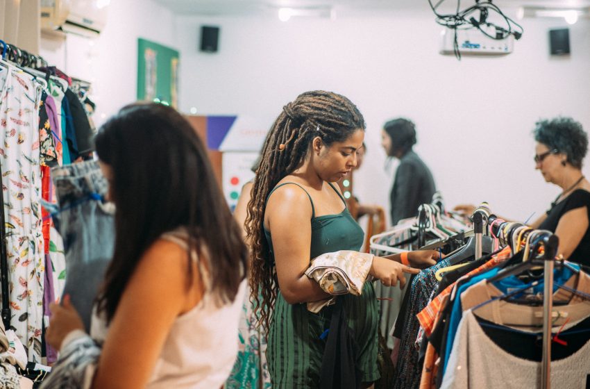  Gestos lança Vitrine Solidária e arrecada doações para o Bazar 2025 em defesa dos direitos humanos ONG pernambucana promove campanha de mobilização com venda de produtos e arrecadação de roupas, sapatos e acessórios para fortalecer ações de apoio a pessoas vivendo com HIV/AIDS.