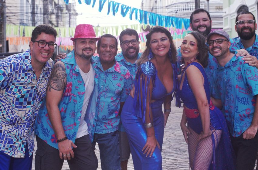  Bloco Jovem Charles celebra Carlos Fernando em prévia no Alma Arte Café, em Olinda Criado em 2024, bloco homenageia o compositor caruaruense com festa no sábado (22), reunindo DJ Paulinho Vintage e a Banda de Frevo Elétrica do Quero Ver Quem Vai.