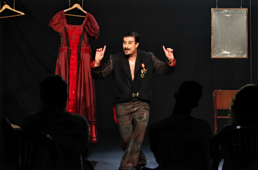  Espetáculo revela os desafios de fazer teatro no Brasil no Sesc Casa Amarela “Eu NÃO Sou João Caetano”, com o ator Alexandre Guimarães, homenageia o patrono do teatro brasileiro e reflete sobre as dificuldades da cena artística contemporânea.