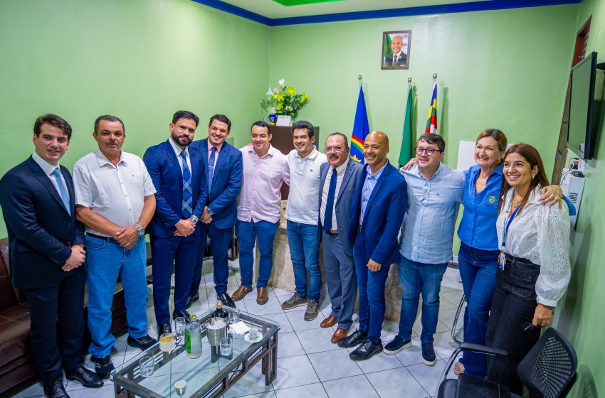  Prefeito Josué Mendes preside última assembleia do Comagsul em 2025 com sorteio de duas ambulâncias 0km Reunião em Caruaru reúne 23 municípios consorciados, apresenta balanço anual, metas para 2026 e sorteará ambulâncias para reforçar a saúde na região.