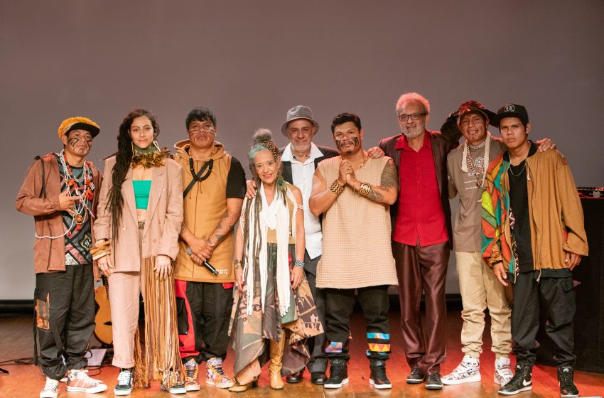  Artistas de Mato Grosso do Sul apresentam o show Fronteira Guarani na CAIXA Cultural Recife Com Alzira E, Brô MCs, Marina Peralta e Hermanos Irmãos, o espetáculo celebra a música da tríplice fronteira entre Brasil, Bolívia e Paraguai, valorizando as raízes culturais e ambientais da região.