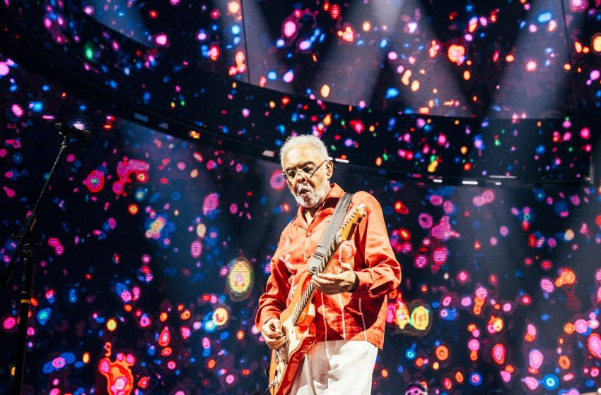  Gilberto Gil se despede de Pernambuco com três shows esgotados da turnê final Tempo Rei no Classic Hall Artista realiza apresentações nos dias 22, 23 e 28 de novembro; datas extras e participações especiais marcam a reta final da última turnê de sua carreira, que percorre capitais brasileiras com produção grandiosa e forte conexão afetiva com o público recifense.