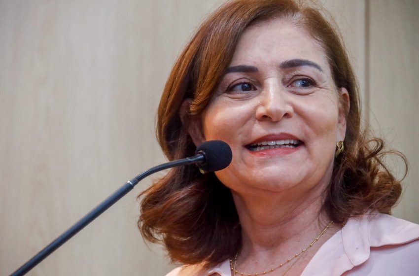  Deputada Simone Santana recebe Título de Cidadã Pernambucana da Alepe Natural do Piauí, parlamentar do PSB teve reconhecimento aprovado por unanimidade no plenário, em proposta do presidente Álvaro Porto.