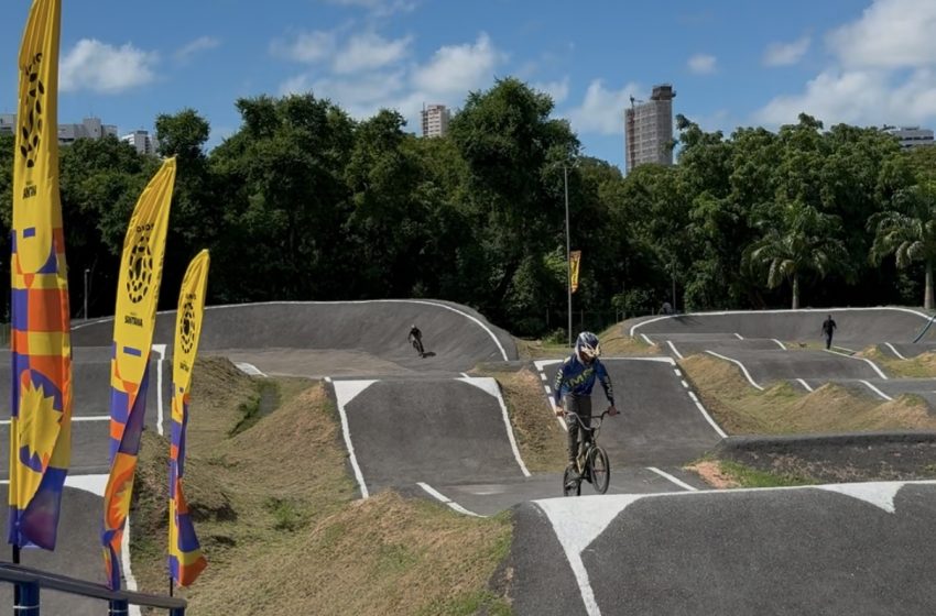  Parque Santana recebe final do Campeonato Pernambucano de BMX e entrega pista requalificada neste domingo (23) Etapa decisiva reúne atletas do Nordeste e marca a inauguração do novo traçado, projetado pelo especialista Leonardo Matiolli seguindo padrões internacionais.