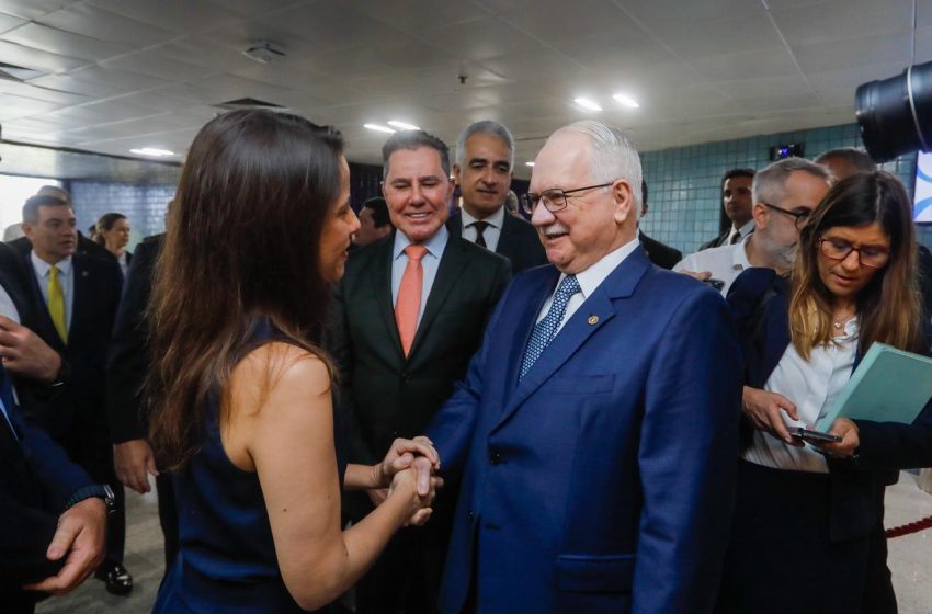  Raquel Lyra destaca cooperação com o Judiciário no combate à violência durante abertura do Mês Nacional do Júri 2025 Pernambuco lidera julgamentos de crimes dolosos contra a vida no país, com 6.417 processos concluídos até agora.