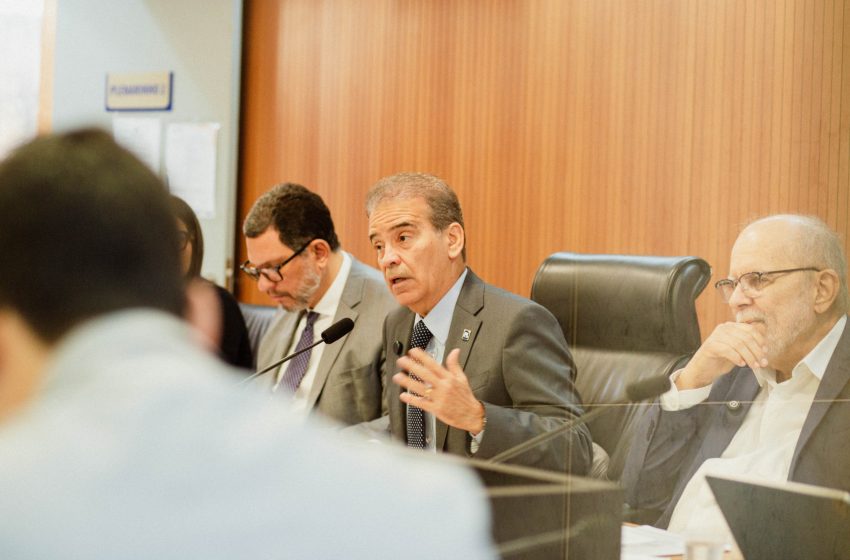  CCLJ aprova PEC que impede cassação de aposentadoria de servidores civis e militares em Pernambuco Proposta do deputado Coronel Alberto Feitosa segue para outras comissões e garante manutenção da aposentadoria mesmo em caso de perda da função pública.