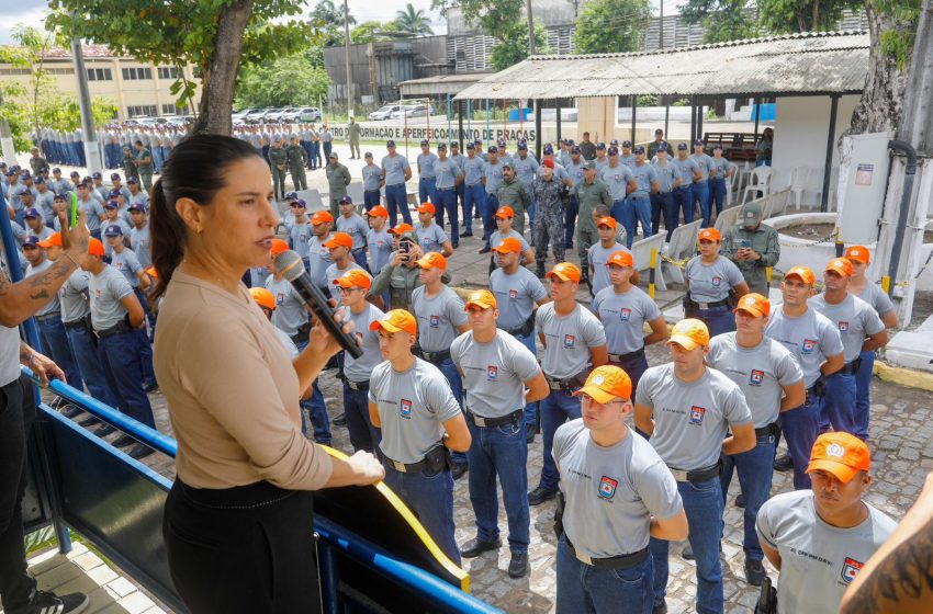  Governo de Pernambuco convoca 214 aprovados para Curso de Formação de Oficiais da PM e avança em reforço histórico da segurança pública Terceira turma de futuros 2º Tenentes inicia etapa final do concurso unificado das forças de segurança; Estado prevê mais de 7 mil novos servidores até 2026.