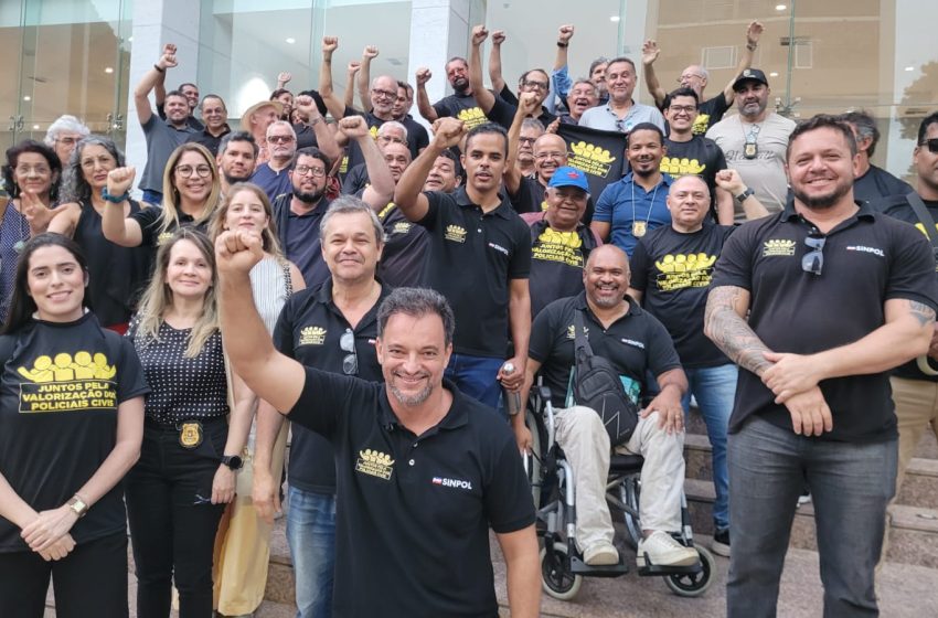  Policiais civis anunciam Operação “Cumpra-se a Lei” e denunciam abandono do Governo de Pernambuco SINPOL-PE acusa a gestão Raquel Lyra de descumprir promessas de valorização e planeja mobilização a partir de dezembro, com possibilidade de greve no início de 2026.
