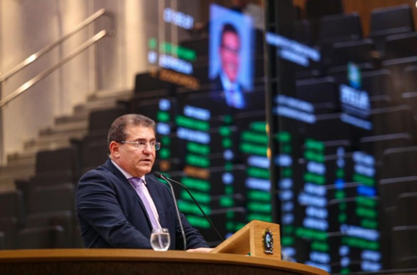  Luciano Duque cobra explicações da Prefeitura de Itambé sobre emenda para ambulância de Québec Deputado afirma que destinou recurso para compra do veículo e critica tentativa de ignorar atuação de seu mandato e da vereadora Verônica Lima.