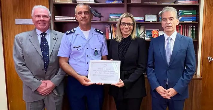  Feitosa participa de homenagem ao ministro do Superior Tribunal Militar em Brasília Moção de louvor ao ministro Carlos Augusto de Oliveira foi entregue pelo Movimento de Advogados da Direita do Brasil, que representa 8,6 mil profissionais em todo o país.