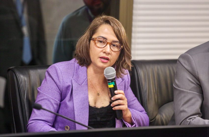  Débora Almeida critica decisão federal e reforça defesa dos produtores de tilápia em Pernambuco Em discurso na Alepe, deputada classifica como “frágil” a inclusão da tilápia na lista de espécies invasoras e alerta para possíveis prejuízos à cadeia produtiva que sustenta milhares de famílias no Agreste, Sertão e São Francisco.