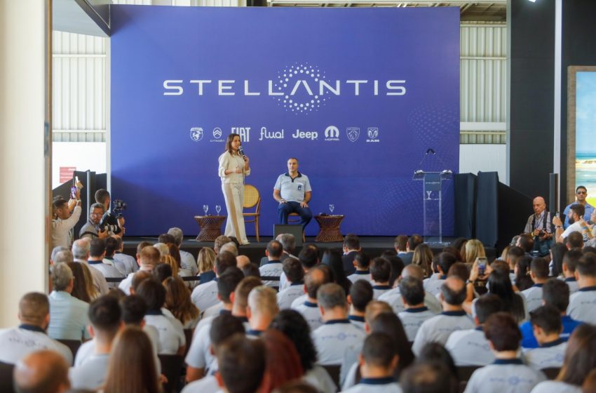  Raquel Lyra celebra anúncio da Stellantis: Pernambuco será o primeiro fora da China a produzir carros elétricos da Leapmotor Decisão histórica confirma instalação da operação em Goiana após dez meses de articulação do Governo do Estado, consolidando Pernambuco como protagonista global da eletrificação automotiva e fortalecendo o polo industrial da Mata Norte.