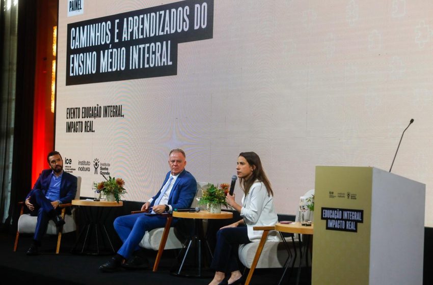  Raquel Lyra destaca liderança de Pernambuco em educação integral durante encontro em São Paulo Governadora reforça que o Estado é referência nacional no Ensino Médio em tempo integral e defende colaboração com municípios para reduzir desigualdades.
