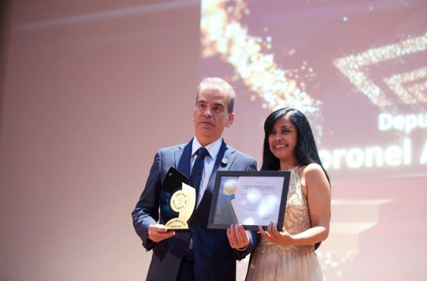  Coronel Alberto Feitosa recebe prêmio Destaque PE em cerimônia no Sesc Goiana Deputado estadual mais votado do PL no país agradece reconhecimento e destaca atuação independente na Assembleia Legislativa de Pernambuco.