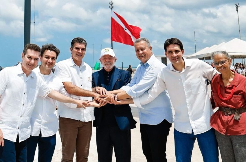  Lula e Silvio Costa Filho entregam obras do Porto de Outeiro e do Aeroporto de Belém no Pará Investimentos ultrapassam R$ 700 milhões e reforçam a preparação da região Norte para a COP30, ampliando capacidade logística, turística e de transporte.