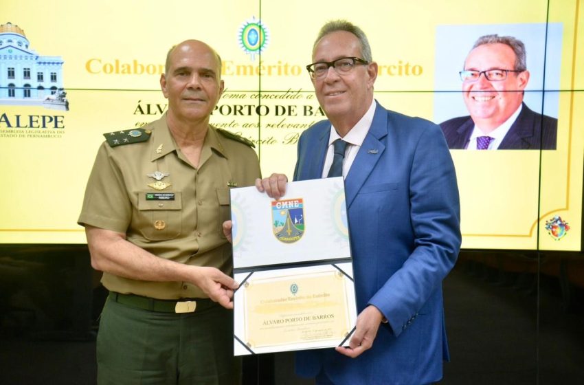  Deputado Álvaro Porto recebe Diploma de Colaborador Emérito do Exército Brasileiro em Pernambuco Homenagem reconhece atuação de Porto na defesa da Escola de Sargentos de Pernambuco e consolidação das parcerias da Alepe com o Comando Militar do Nordeste.