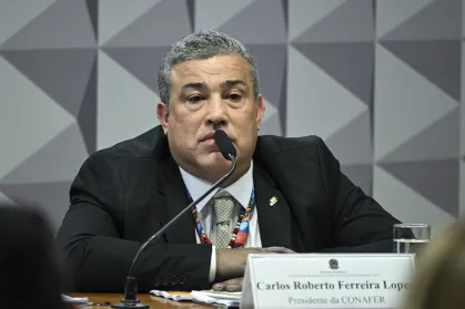  Presidente da Conafer, Carlos Lopes, afirma que irá se apresentar à Justiça após operação da PF Alvo de investigação, líder da Confederação Nacional de Agricultores Familiares diz que aguardará acesso aos autos para colaborar com autoridades.