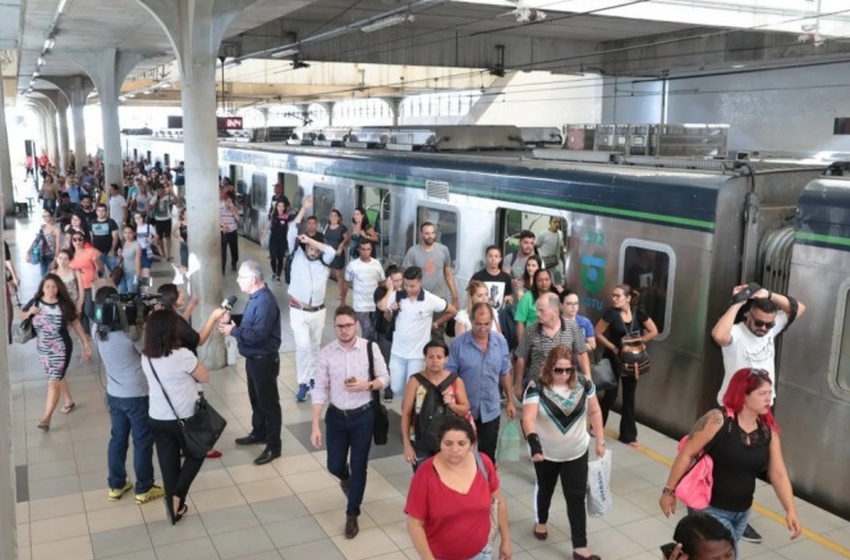  Metroviários suspendem greve e metrô do Recife volta a funcionar normalmente nesta quinta (6) Categoria acatou recomendação do TRT-PE e interrompeu paralisação por 30 dias; sindicato reforça cobrança por investimentos e segurança no sistema metroviário.