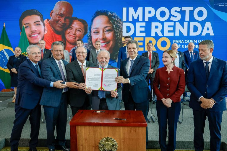  Mais de 276 mil pernambucanos passam a ser isentos do Imposto de Renda após sanção de Lula Lei amplia faixa de isenção para quem recebe até R$ 5 mil e concede desconto parcial a rendas de até R$ 7,35 mil; em Pernambuco, impacto atinge mais de 432 mil contribuintes.