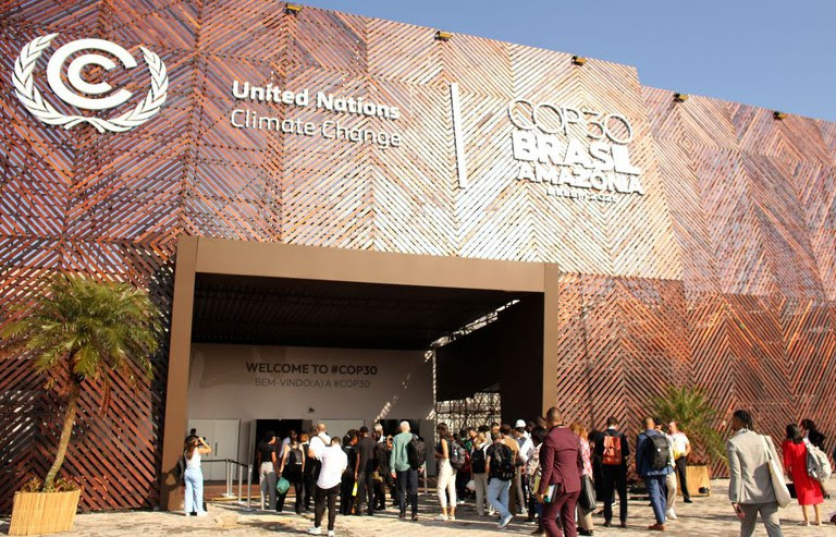  Nordeste reforça protagonismo ambiental e se integra à COP30 com foco em transição ecológica e desenvolvimento sustentável Com a COP30 sediada em Belém, o Brasil amplia o debate climático para além da Amazônia, incluindo todos os biomas e destacando o papel do Nordeste como motor da transição energética, da bioeconomia e da neoindustrialização verde.