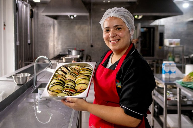  Acredita Primeiro Passo beneficia mais de 17 mil pessoas em Pernambuco com microcrédito e capacitação Programa do Governo Federal repassou mais de R$ 160 milhões em um ano e impulsiona inclusão produtiva de famílias inscritas no CadÚnico.