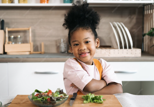  Nutricionista orienta pais a manter alimentação saudável das crianças durante as férias Planejamento, envolvimento na cozinha e escolhas equilibradas ajudam a garantir rotina nutritiva mesmo no período de descanso.