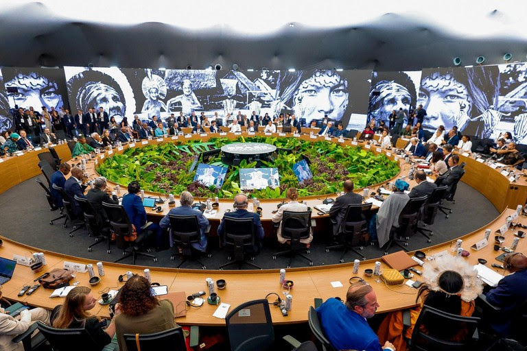  Lula defende ação global contra a crise climática e anuncia Fundo Florestas Tropicais na COP30 Presidente destaca redução histórica do desmatamento, ampliação de áreas marinhas protegidas e novo modelo de financiamento para conservação das florestas tropicais.