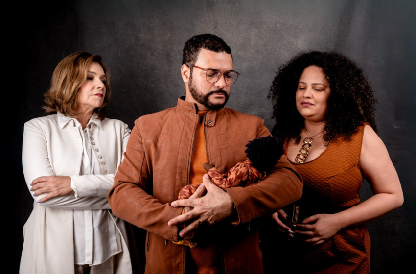  Espetáculo “Para Meu Amigo Branco” aborda racismo escolar na CAIXA Cultural Recife Com seis apresentações entre 20 e 29 de novembro, peça dirigida por Rodrigo França propõe reflexão sobre o racismo nas escolas; sessões terão debates e acessibilidade em Libras.