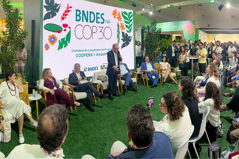  Brasil investe R$ 107 milhões para fortalecer a bioeconomia amazônica com o programa Coopera+ Amazônia Iniciativa anunciada na COP30 beneficiará 50 cooperativas extrativistas e 3.500 famílias, ampliando inovação, produtividade e preservação da floresta.