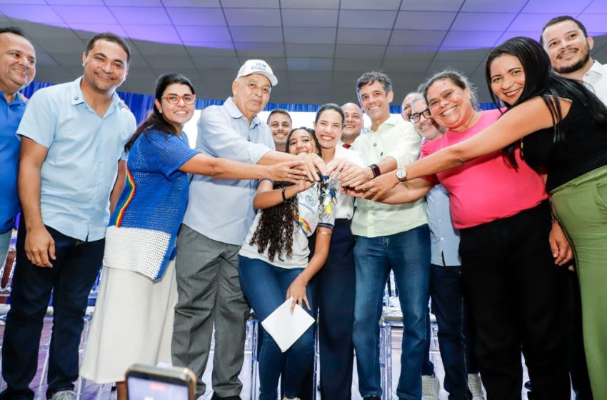  Governo de Pernambuco reforça transporte escolar em Paulista com entrega de cinco novos ônibus