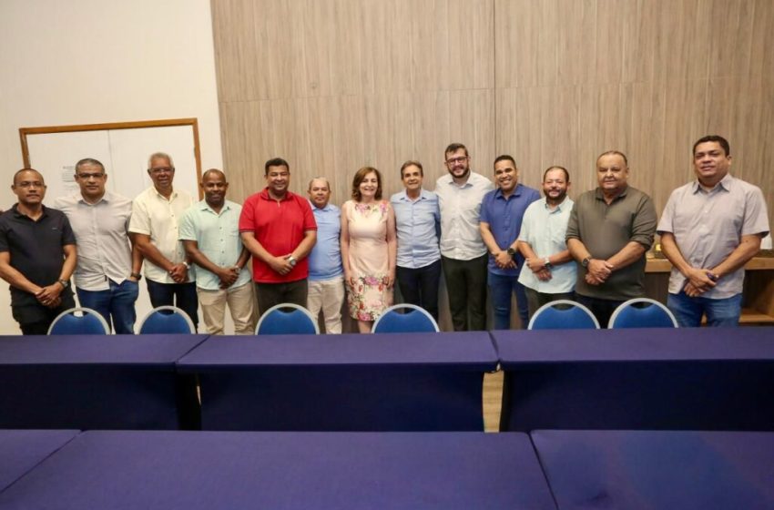  Vereadores de Ipojuca anunciam apoio unânime à reeleição de Simone Santana e à pré-candidatura de Gabriel Porto Com presença do prefeito Carlos Santana, Câmara Municipal declara apoio aos nomes para deputada estadual e deputado federal nas eleições de 2026.