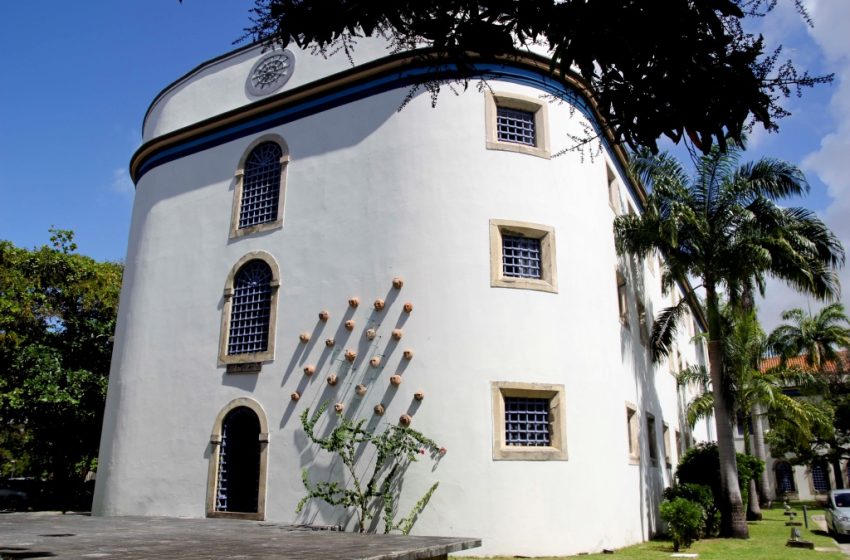  Fundarpe divulga funcionamento dos equipamentos culturais no fim de ano em Pernambuco Casa da Cultura abre nos dias 24 e 31 de dezembro, enquanto museus, teatros e espaços culturais têm horários alterados durante o recesso.