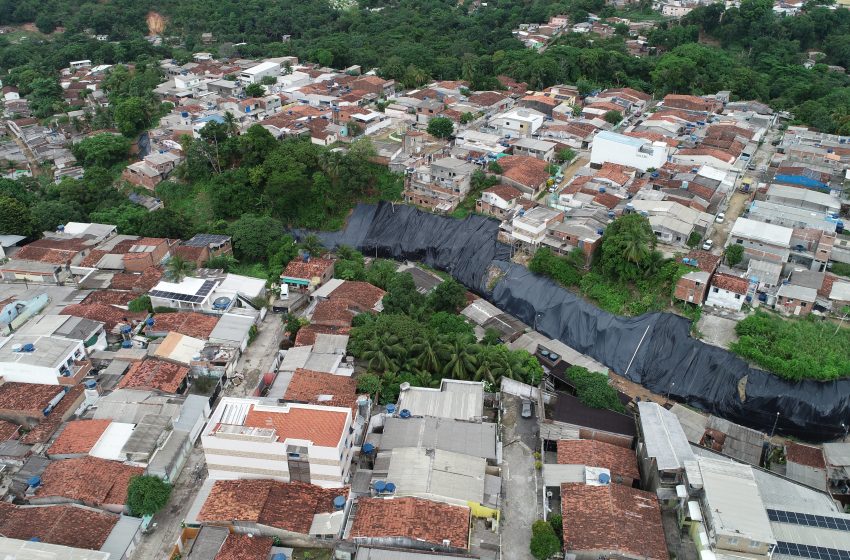  Governo de Pernambuco realizará obra de contenção de encostas em Paulista, no Grande Recife Intervenções da Seduh vão beneficiar 139 famílias em áreas de alto risco, com investimento superior a R$ 11 milhões.