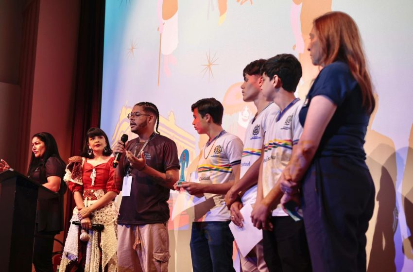  Festival de Cinema de Triunfo abre 16ª edição no Theatro Cinema Guarany Cerimônia de abertura destaca requalificação do equipamento cultural, ações formativas, homenagens e celebra o audiovisual pernambucano no Sertão do Estado.