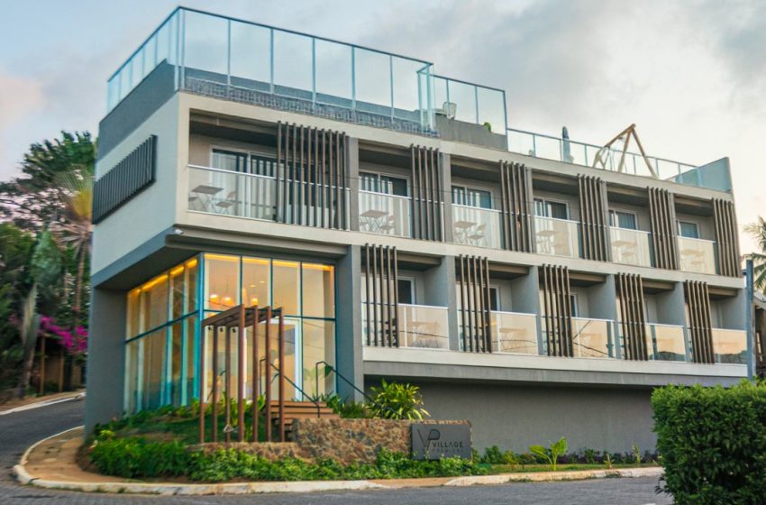  Village Premiere chega a Fernando de Noronha com hospedagem sofisticada e prática Nova pousada da GMG Premiere na Vila da Floresta Nova oferece suítes com varanda privativa, rooftop com vista para o mar e piscina de borda infinita.