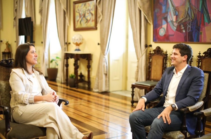  Pesquisa mostra diferença apertada entre João Campos e Raquel Lyra na disputa pelo Governo de Pernambuco Levantamento divulgado nesta quarta-feira (31) mostra o prefeito do Recife com 48% dos votos totais no cenário estimulado, contra 36,2% da governadora, e liderança também nos votos válidos e no cenário espontâneo.