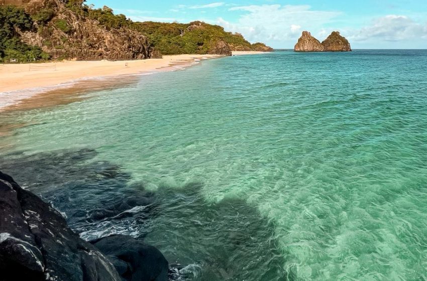  Administração de Fernando de Noronha reforça parceria com a Polícia Civil no combate a fraudes na isenção da TPA Investigação apura tentativas de obtenção irregular da Taxa de Preservação Ambiental por meio de declarações falsas; pedidos foram negados antes do embarque.