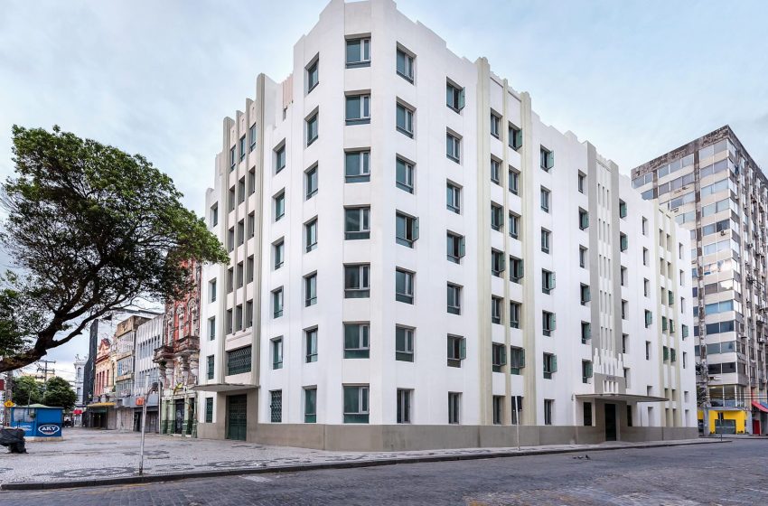  Justiça Federal determina que OAB-PE apresente prestações de contas de 2019 a 2024 Decisão aponta falhas de transparência na gestão da entidade e ordena entrega completa de documentos financeiros, incluindo contratos e despesas que somam cerca de R$ 150 milhões.