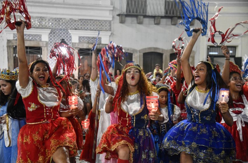  Parque Dona Lindu recebe fim de semana especial com programação natalina gratuita Apresentações culturais, chegada do Papai Noel, concertos sinfônicos e a Caravana de Natal da Coca-Cola movimentam o espaço neste sábado (20) e domingo (21), na Zona Sul do Recife.