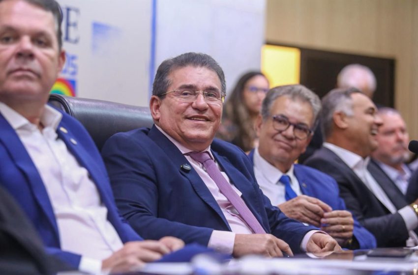  Alepe reúne setor canavieiro e debate medidas emergenciais para superar crise histórica da cana-de-açúcar Audiência pública aponta queda nos preços, aumento de custos, tarifaço dos EUA e seca severa como fatores centrais da pior crise já enfrentada pelo setor no Nordeste.