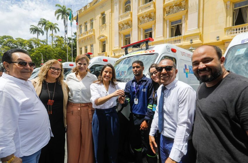  Raquel Lyra entrega 10 novas ambulâncias UTI móvel para reforçar rede estadual de saúde Primeira remessa integra frota de 40 ambulâncias de suporte avançado que renovarão o atendimento e o transporte de pacientes em hospitais de todo o Estado.