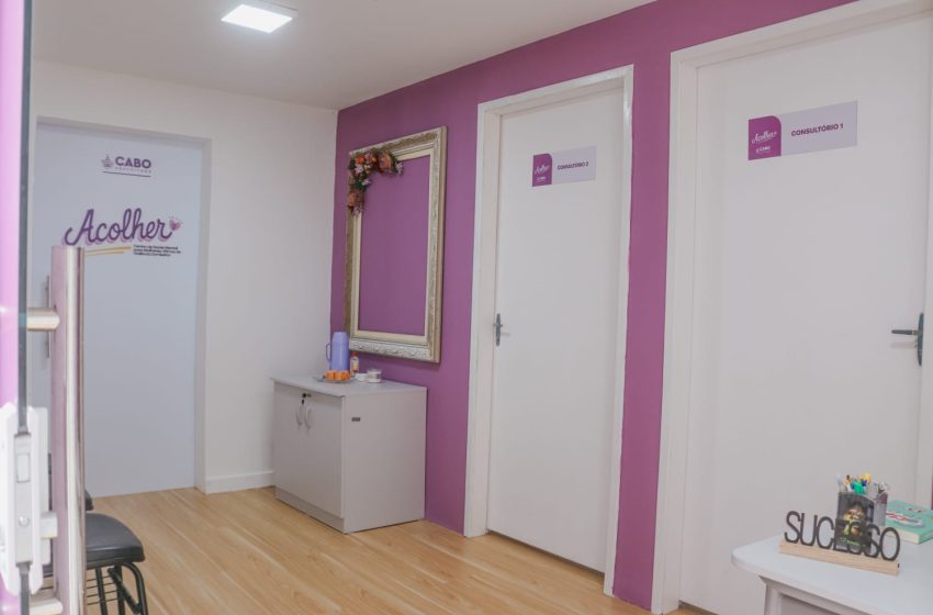  Prefeitura do Cabo inaugura Espaço Acolher, primeiro centro de saúde mental para mulheres vítimas de violência Equipamento pioneiro oferece atendimento psicológico, psiquiátrico e pediátrico para mulheres e seus filhos, fortalecendo a rede de proteção no município.