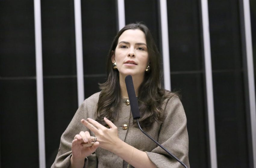  Terceiro ano de mandato de Maria Arraes é marcado por atuação firme no Congresso e presença constante em Pernambuco Deputada federal soma 675 proposições legislativas, se destaca na defesa da democracia, da soberania nacional e direciona recursos para ações e obras em municípios pernambucanos.