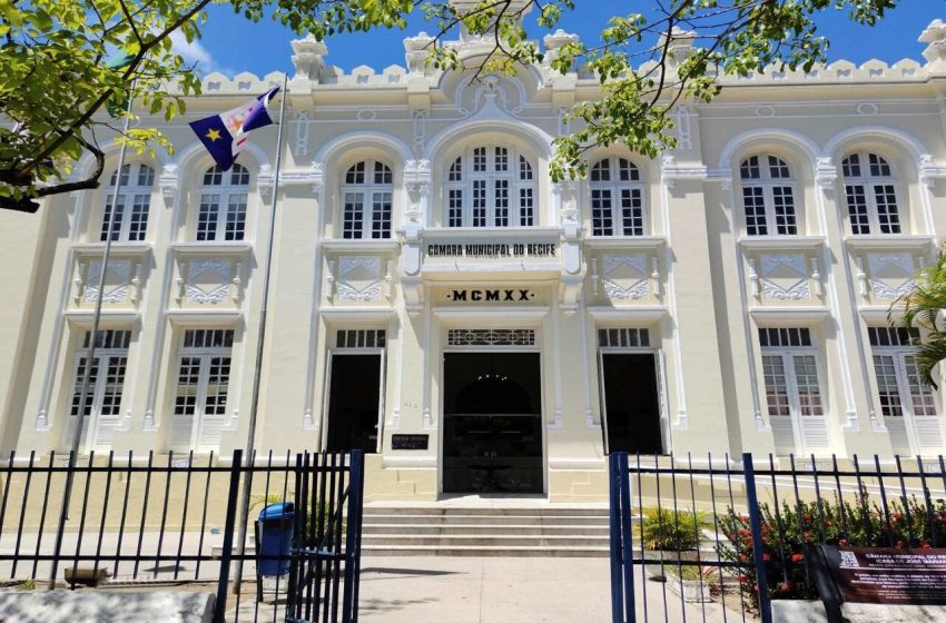  Câmara do Recife encerra 2025 com recorde de produtividade legislativa e mais de 15,4 mil proposições apresentadas Presidente Romerinho Jatobá destaca ano de intenso trabalho dos vereadores, com avanços em políticas públicas, debates ampliados com a população e aquisição de nova sede do Legislativo.