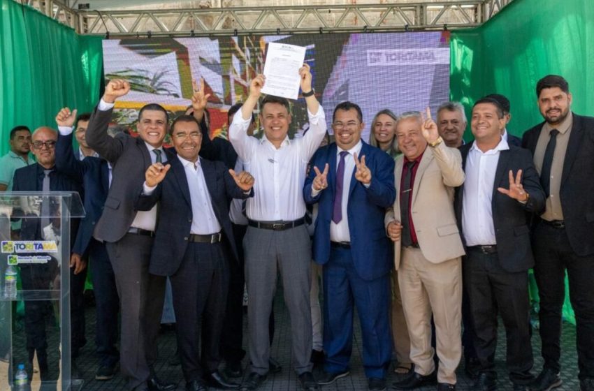  Toritama celebra 72 anos com anúncios de investimentos e nova escola municipal Prefeito Sérgio Colin assina ordem de serviço para construção da Escola Municipal José Matias, orçada em R$ 8,1 milhões, durante programação comemorativa do aniversário da Capital do Jeans.